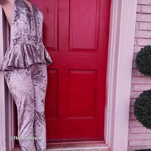 Elegant Silver Gray Velvet Jumpsuit with Halter Neckline - Picture 3 of 15